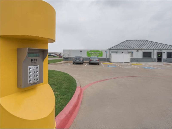 Storage Units at Extra Space Storage - 1615 - Dallas - 12100 Shiloh Rd - 12100 Shiloh Road