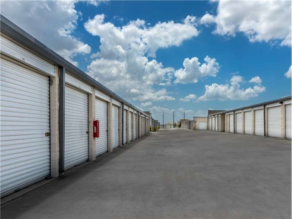 Storage Units at Extra Space Storage - 1621 - Irving - N State Hwy 161 - 4251 State Highway 161