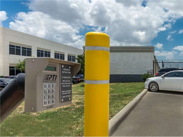 Storage Units at Extra Space Storage - 1621 - Irving - N State Hwy 161 - 4251 State Highway 161