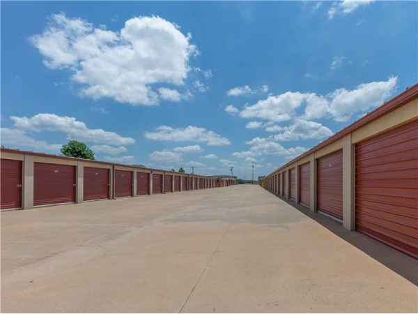 Storage Units at Extra Space Storage - 8715 - Oklahoma City - May Ave - 15200 North May Avenue