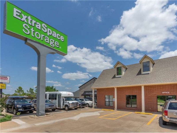 Storage Units at Extra Space Storage - 8715 - Oklahoma City - May Ave - 15200 North May Avenue