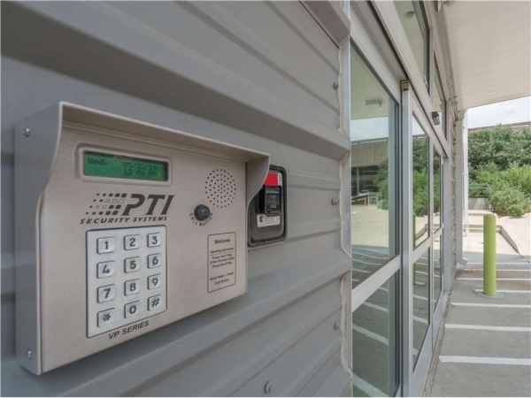 Storage Units at Extra Space Storage - 8773 - Dallas - Banner Dr - 7701 Banner Drive