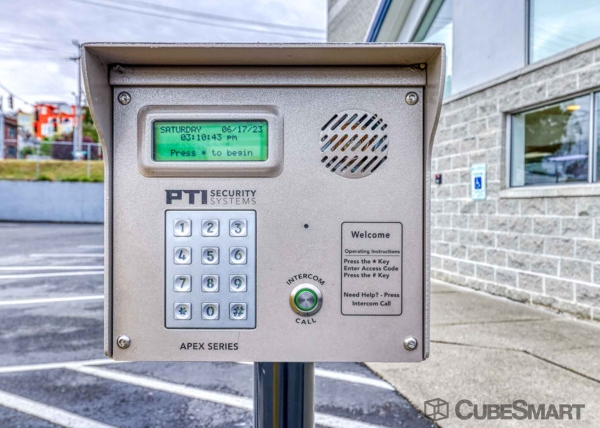 Storage Units at CubeSmart Self Storage - Seattle - 1300 West Nickerson Street - 1300 West Nickerson Street