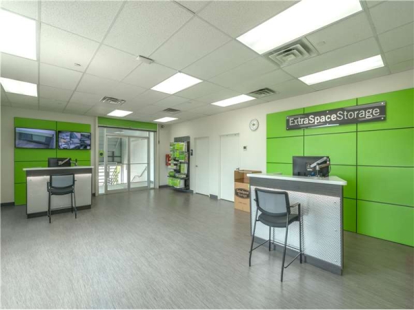 Storage Units at Extra Space Storage - 1307 - Dallas - E NW Hwy - 5701 Northwest Highway