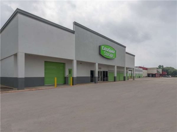 Storage Units at Extra Space Storage - 0561 - Dallas - Garland Rd - 10740 Garland Road