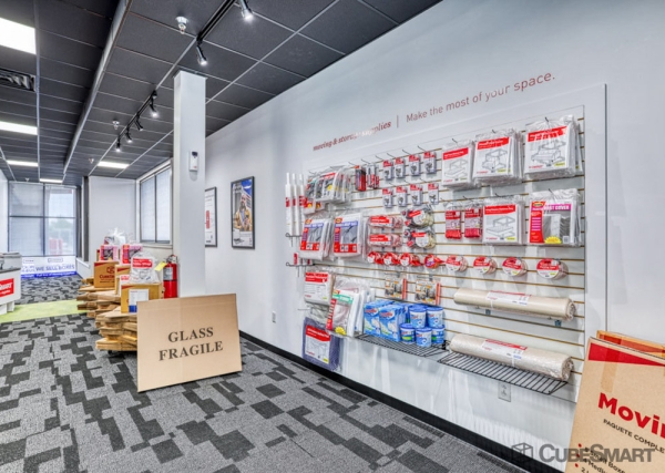 Facility photo: //images.sparefoot.com/medium/202911691ef539b104e.jpg