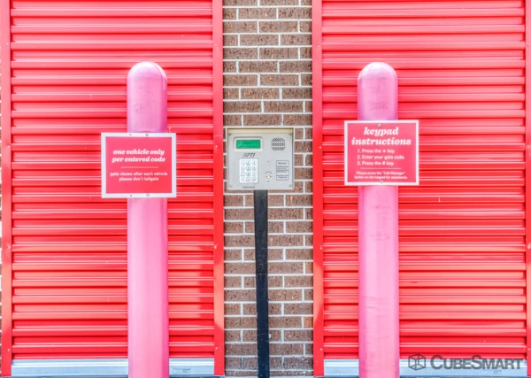 Facility photo: //images.sparefoot.com/medium/20291169e0a6981960b.jpg