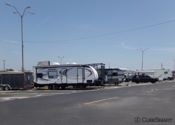 Facility photo: //images.sparefoot.com/medium/20291169fc5bc3bcd61.jpg