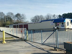 Facility photo: //images.sparefoot.com/medium/2029535916084564e7f.jpg