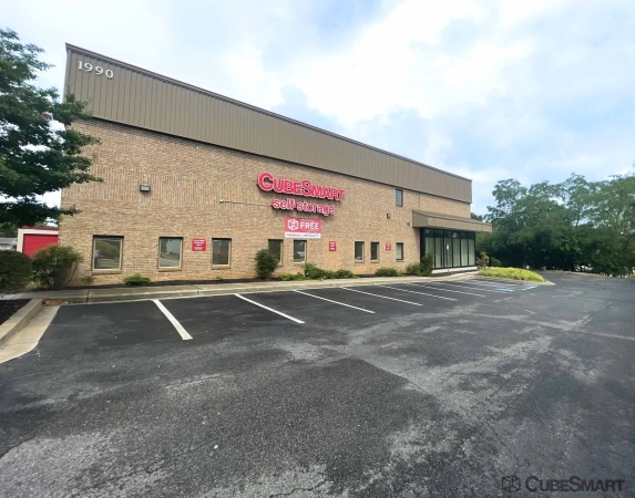 Facility photo: //images.sparefoot.com/medium/2029676989a500dc862.jpg