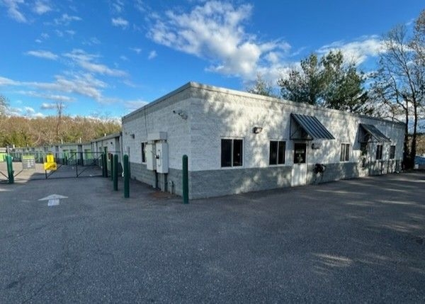 Facility photo: //images.sparefoot.com/medium/20299569e8baea3edaa.jpg