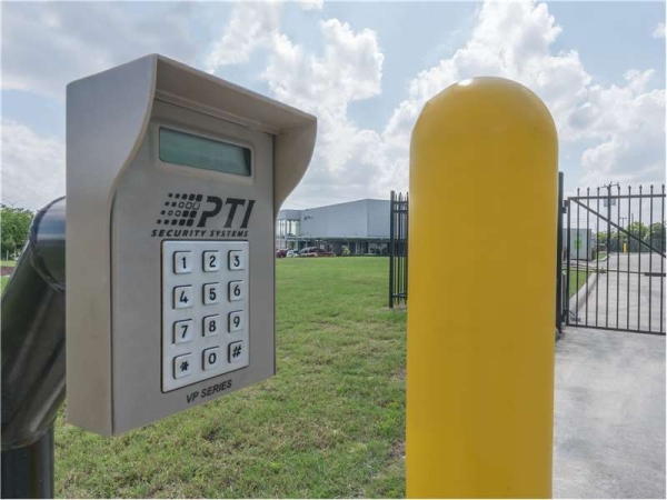 Storage Units at Extra Space Storage - 8766 - San Antonio - 12211 N IH -35 - 12211 Interstate 35 Frontage Road