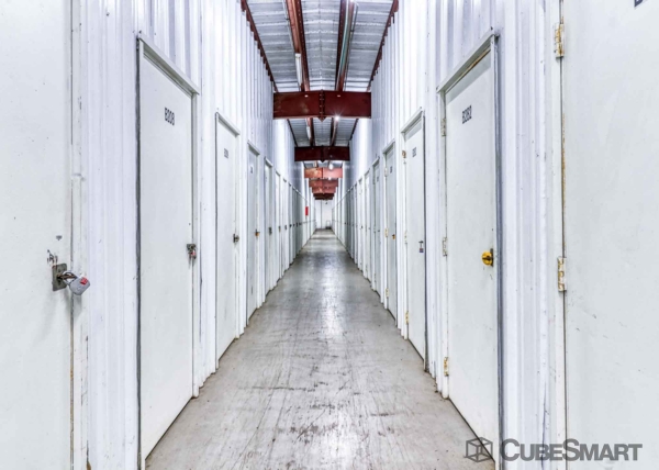Facility photo: //images.sparefoot.com/medium/20304169dca188735d4.jpg