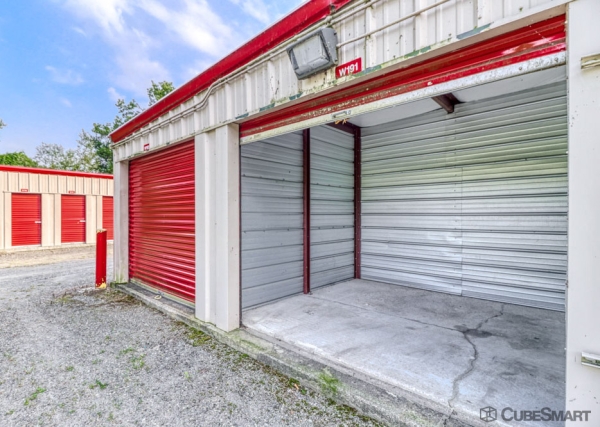Facility photo: //images.sparefoot.com/medium/203075689498f6ce091.jpg