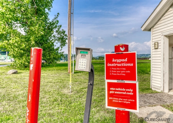 Facility photo: //images.sparefoot.com/medium/203075691f057019e60.jpg