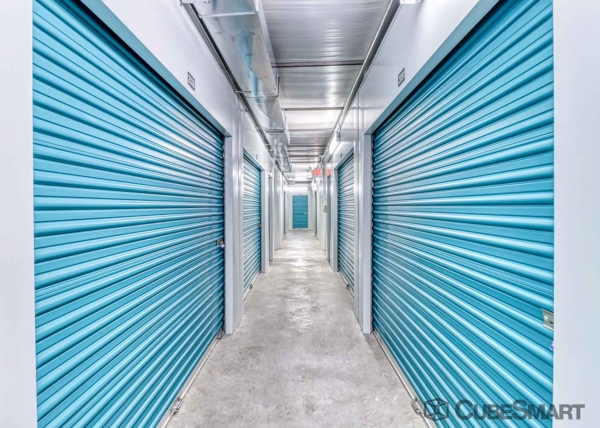 Facility photo: //images.sparefoot.com/medium/2031106894745241ec1.jpg