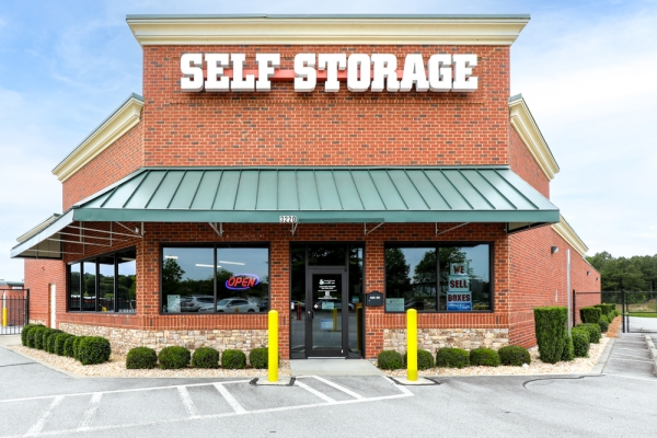 Facility photo: //images.sparefoot.com/medium/2031506a0cbd00eb1cf.jpg