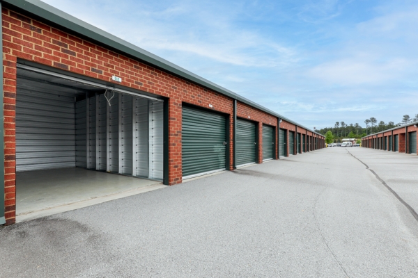 Facility photo: //images.sparefoot.com/medium/2031506a0cbd0ac29fb.jpg