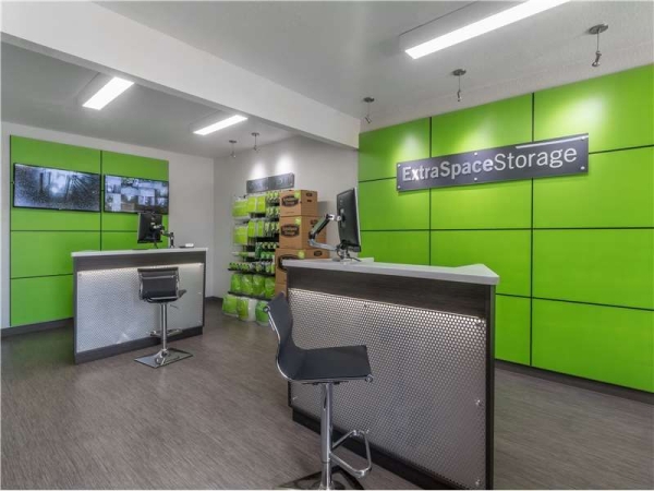 Facility photo: //images.sparefoot.com/medium/20321669943446c301a.jpg