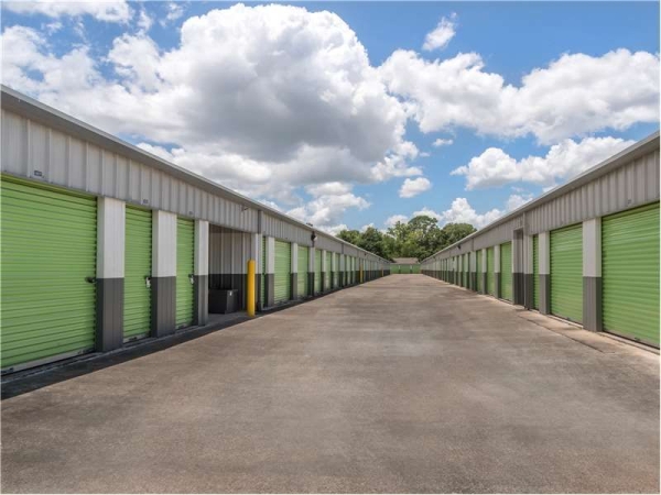 Facility photo: //images.sparefoot.com/medium/20321669943447c1767.jpg