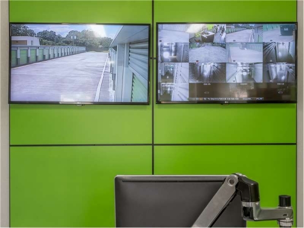 Facility photo: //images.sparefoot.com/medium/2032166994344a611fa.jpg