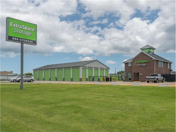 Facility photo: //images.sparefoot.com/medium/203217699434454ef4f.jpg