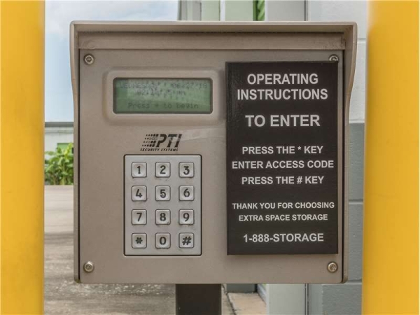 Facility photo: //images.sparefoot.com/medium/203217699434461b1b8.jpg