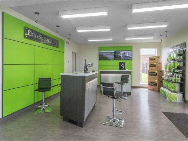 Facility photo: //images.sparefoot.com/medium/20321769943446ce4c6.jpg