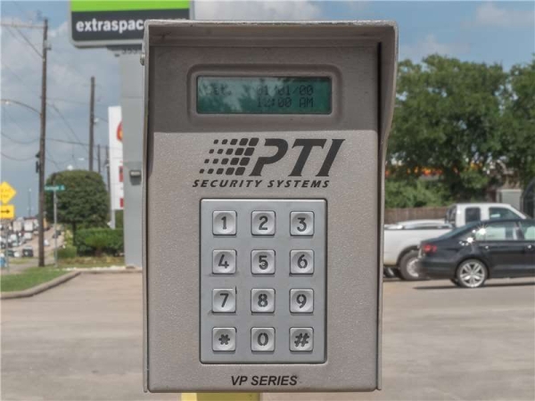 Facility photo: //images.sparefoot.com/medium/2032196994344c279d4.jpg