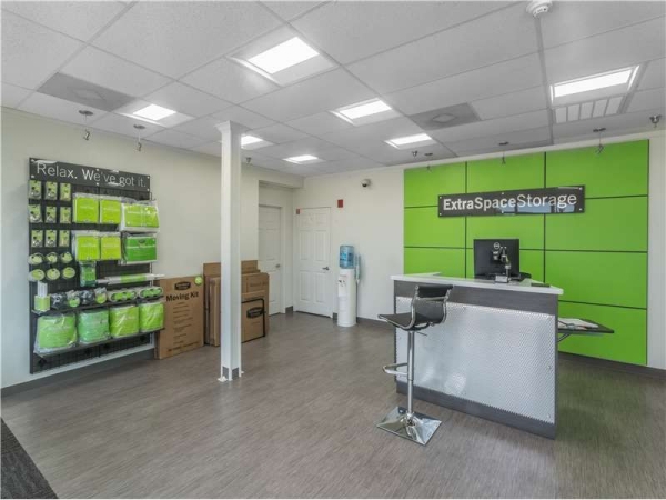 Facility photo: //images.sparefoot.com/medium/2032196994344ce815c.jpg