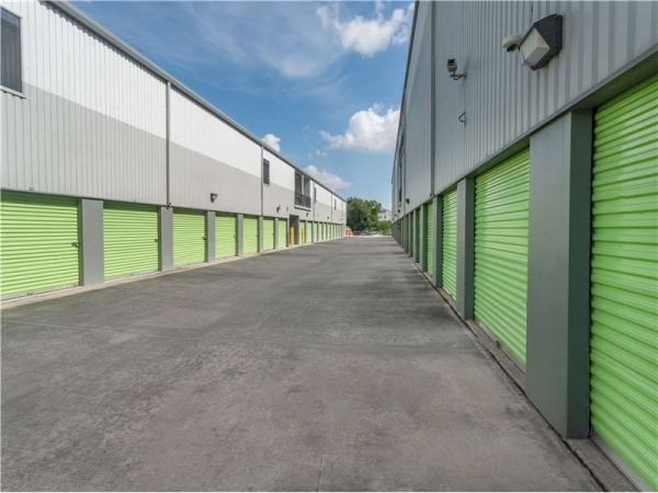 Facility photo: //images.sparefoot.com/medium/2032196994344daa752.jpg