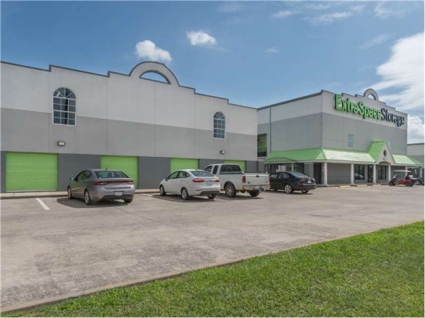 Facility photo: //images.sparefoot.com/medium/2032196994344f1af9a.jpg