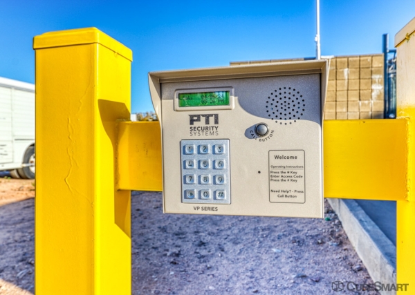 Facility photo: //images.sparefoot.com/medium/203249693bc37d51065.jpg