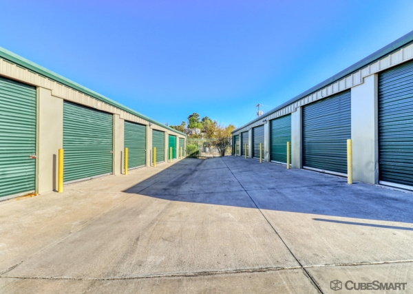 Facility photo: //images.sparefoot.com/medium/203249697716cea1e40.jpg