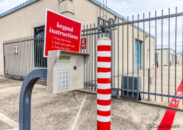 Facility photo: //images.sparefoot.com/medium/2033616943cc0063d29.jpg