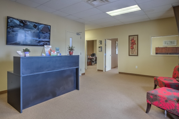 Facility photo: //images.sparefoot.com/medium/20348064d4092d7cb04.jpg