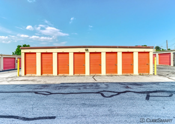 Facility photo: //images.sparefoot.com/medium/203482688f1d7de0cf7.jpg