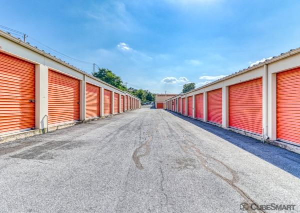 Facility photo: //images.sparefoot.com/medium/2034826985b34b8ae74.jpg