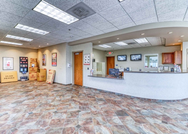 Facility photo: //images.sparefoot.com/medium/20348368834d3f86f5b.jpg