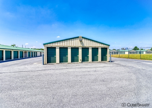 Facility photo: //images.sparefoot.com/medium/20348468834d2d7cf54.jpg