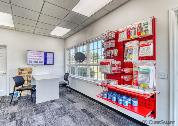 Facility photo: //images.sparefoot.com/medium/20348469f707c925580.jpg