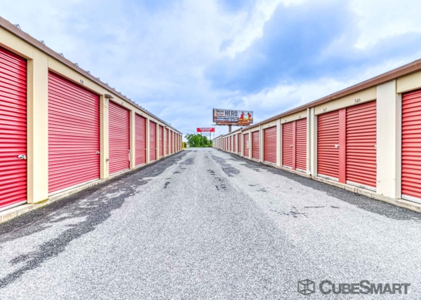 Facility photo: //images.sparefoot.com/medium/2034866894811283908.jpg