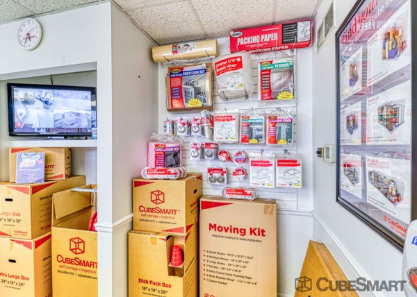 Facility photo: //images.sparefoot.com/medium/2034866943c8956311f.jpg