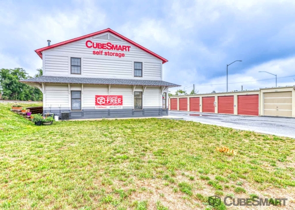 Facility photo: //images.sparefoot.com/medium/2034866975e164ab70c.jpg