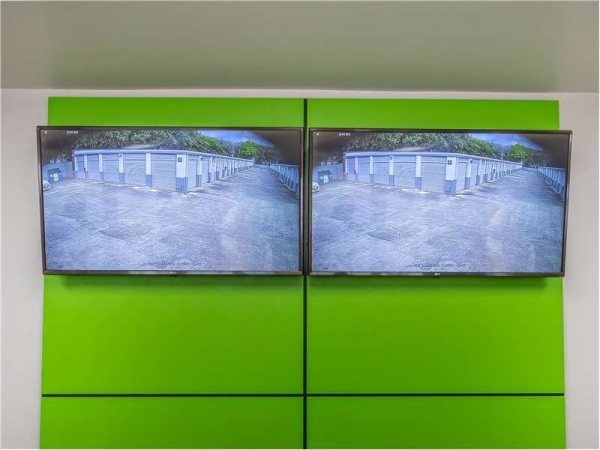 Facility photo: //images.sparefoot.com/medium/203559699432d486211.jpg