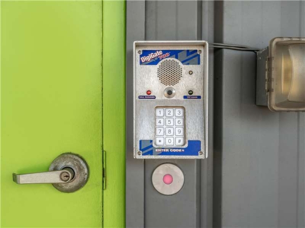 Facility photo: //images.sparefoot.com/medium/2035616994339487140.jpg