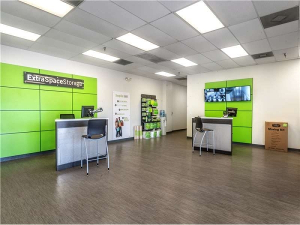 Facility photo: //images.sparefoot.com/medium/2035616994339534077.jpg