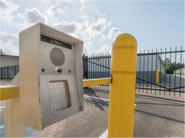 Storage Units at Extra Space Storage - 8246 - Spring - Treaschwig Rd - 5603 Treaschwig Road