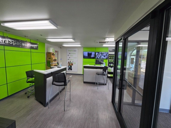 Facility photo: //images.sparefoot.com/medium/20356469da3aa2d6bf0.jpg