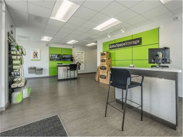 Facility photo: //images.sparefoot.com/medium/2035736994347a3eaf2.jpg